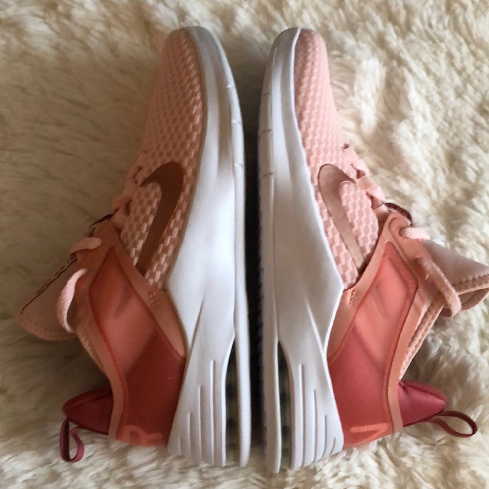 SOLD! NIKE AIR MAX BELLA TR 2 SNEAKERS - Picture 4 of 7